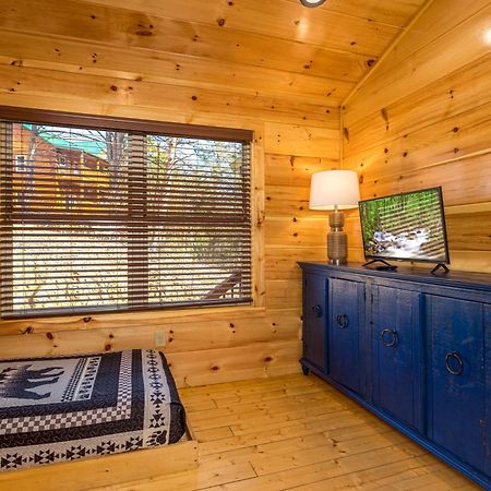 5Bd5B Escape Cabin With 2 Hottubs, Thtr &Game Rm,1Mi To The Parkway! 4Mi To Dollywood - Spring Deal พิเจนฟอร์จ ภายนอก รูปภาพ