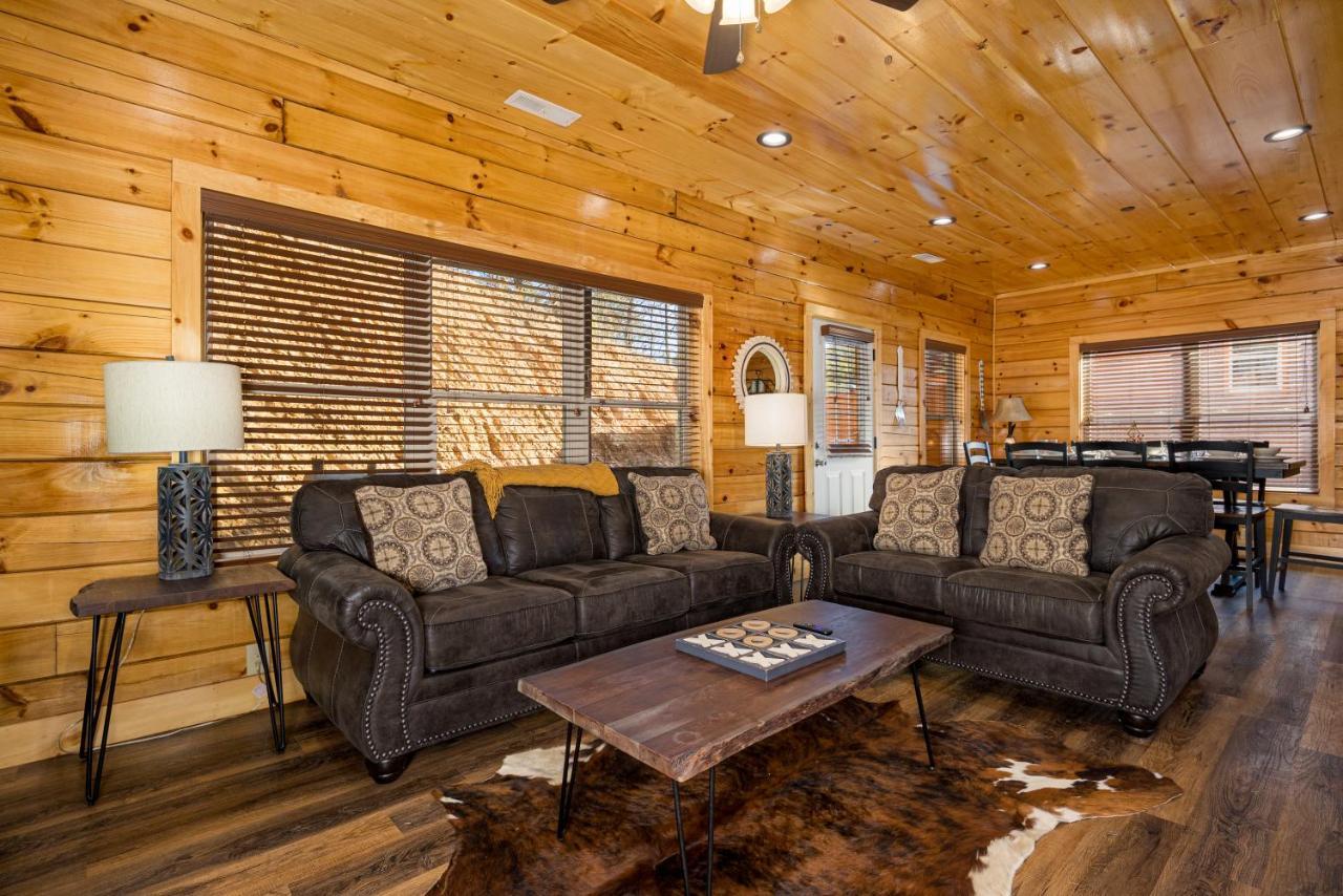 5Bd5B Escape Cabin With 2 Hottubs, Thtr &Game Rm,1Mi To The Parkway! 4Mi To Dollywood - Spring Deal พิเจนฟอร์จ ภายนอก รูปภาพ
