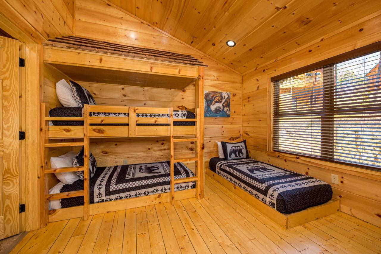5Bd5B Escape Cabin With 2 Hottubs, Thtr &Game Rm,1Mi To The Parkway! 4Mi To Dollywood - Spring Deal พิเจนฟอร์จ ภายนอก รูปภาพ
