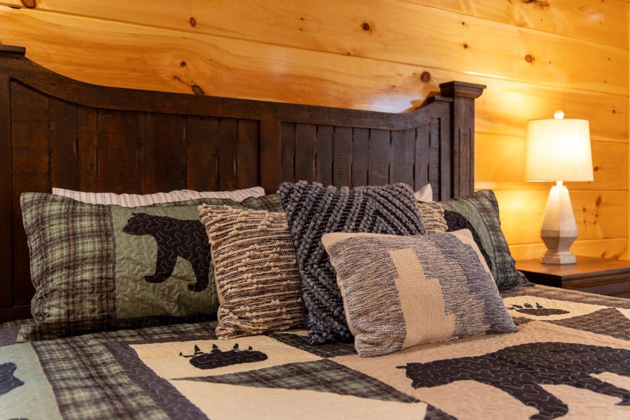 5Bd5B Escape Cabin With 2 Hottubs, Thtr &Game Rm,1Mi To The Parkway! 4Mi To Dollywood - Spring Deal พิเจนฟอร์จ ภายนอก รูปภาพ