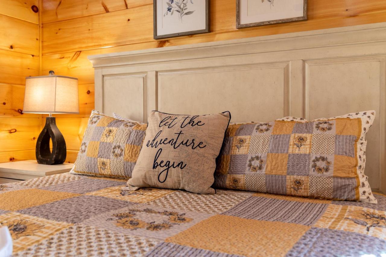 5Bd5B Escape Cabin With 2 Hottubs, Thtr &Game Rm,1Mi To The Parkway! 4Mi To Dollywood - Spring Deal พิเจนฟอร์จ ภายนอก รูปภาพ