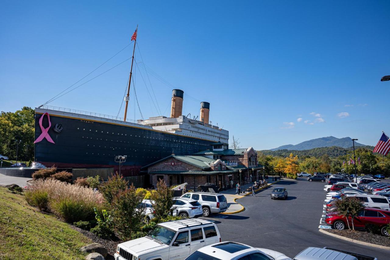 5Bd5B Escape Cabin With 2 Hottubs, Thtr &Game Rm,1Mi To The Parkway! 4Mi To Dollywood - Spring Deal พิเจนฟอร์จ ภายนอก รูปภาพ