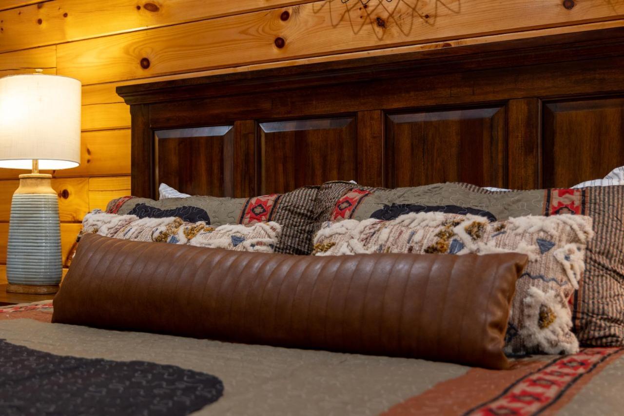 5Bd5B Escape Cabin With 2 Hottubs, Thtr &Game Rm,1Mi To The Parkway! 4Mi To Dollywood - Spring Deal พิเจนฟอร์จ ภายนอก รูปภาพ