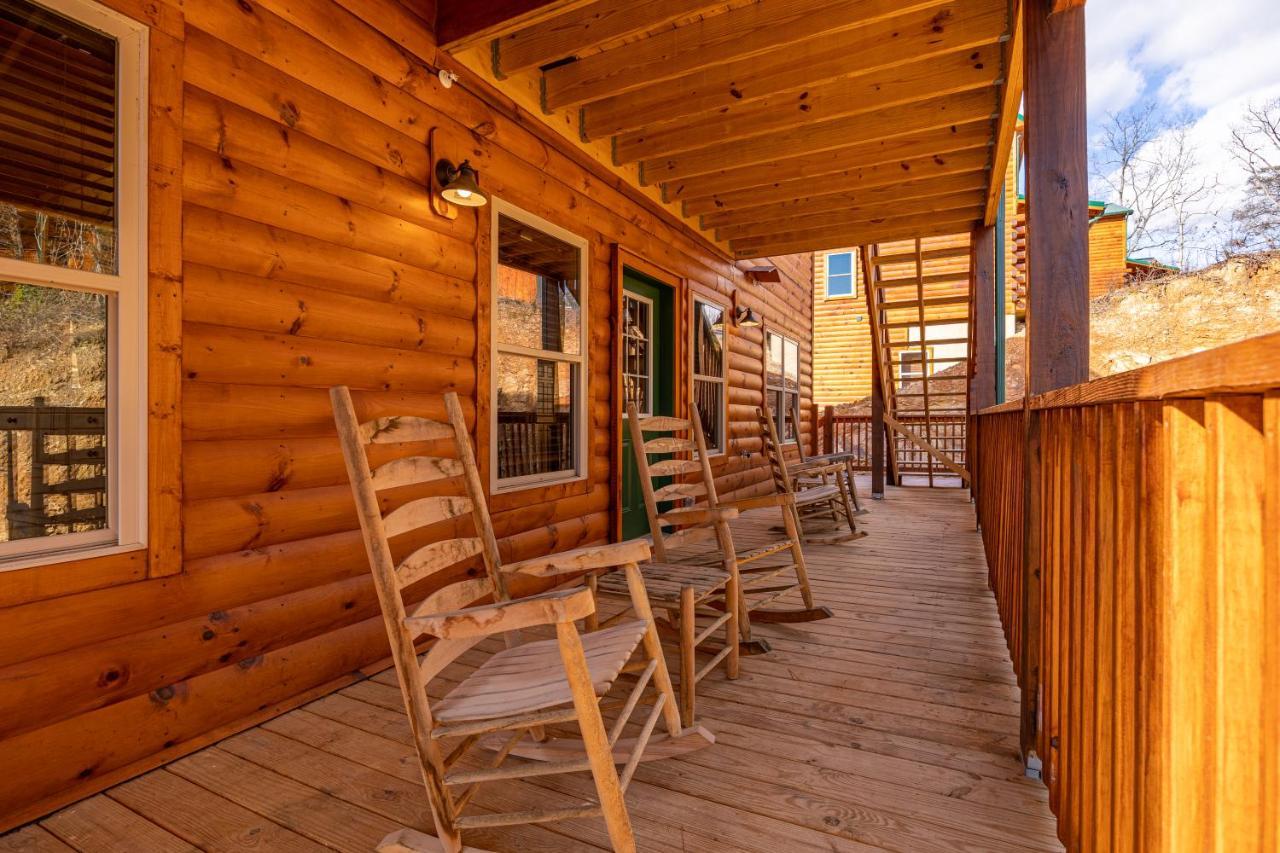 5Bd5B Escape Cabin With 2 Hottubs, Thtr &Game Rm,1Mi To The Parkway! 4Mi To Dollywood - Spring Deal พิเจนฟอร์จ ภายนอก รูปภาพ