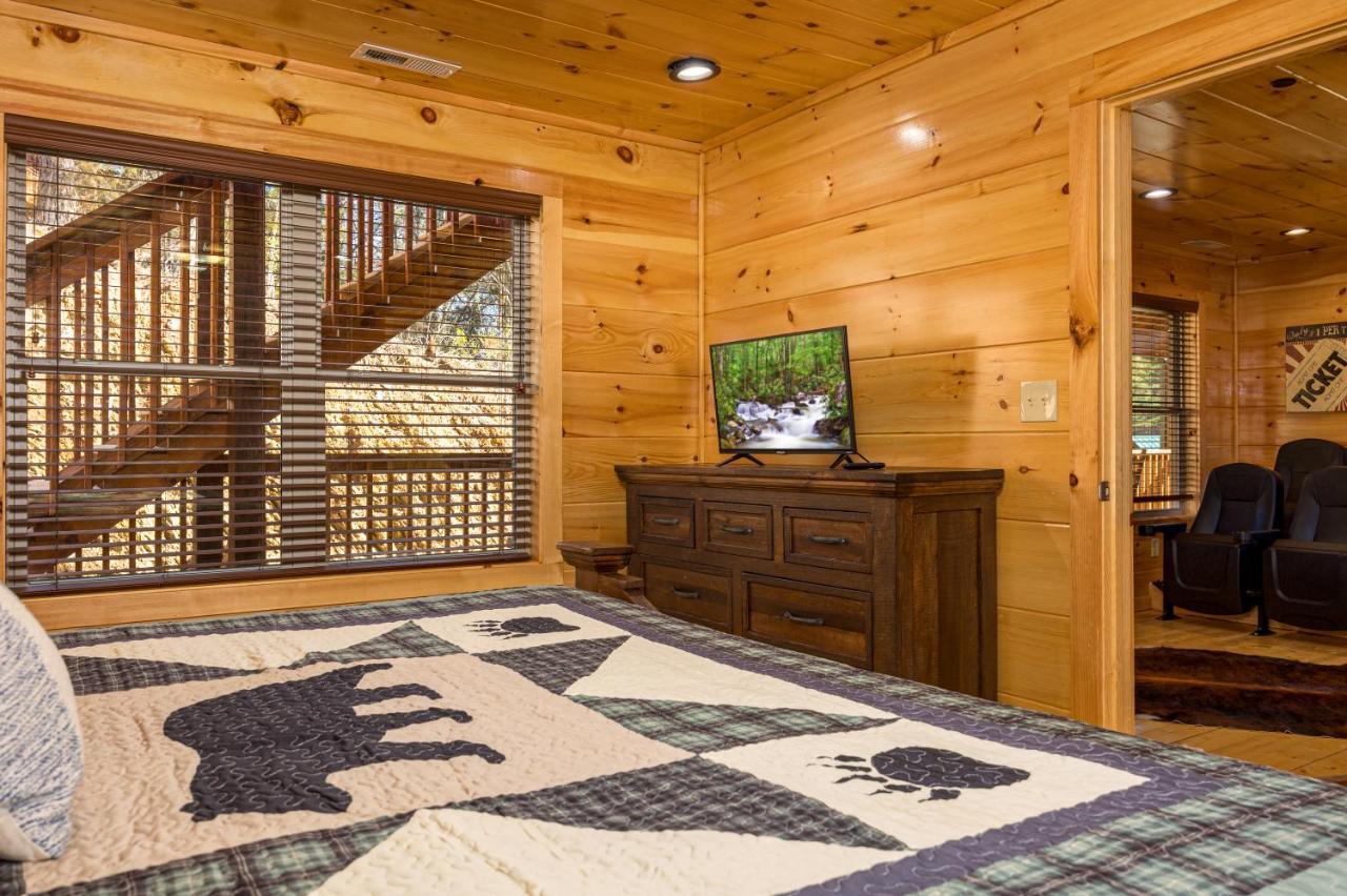 5Bd5B Escape Cabin With 2 Hottubs, Thtr &Game Rm,1Mi To The Parkway! 4Mi To Dollywood - Spring Deal พิเจนฟอร์จ ภายนอก รูปภาพ