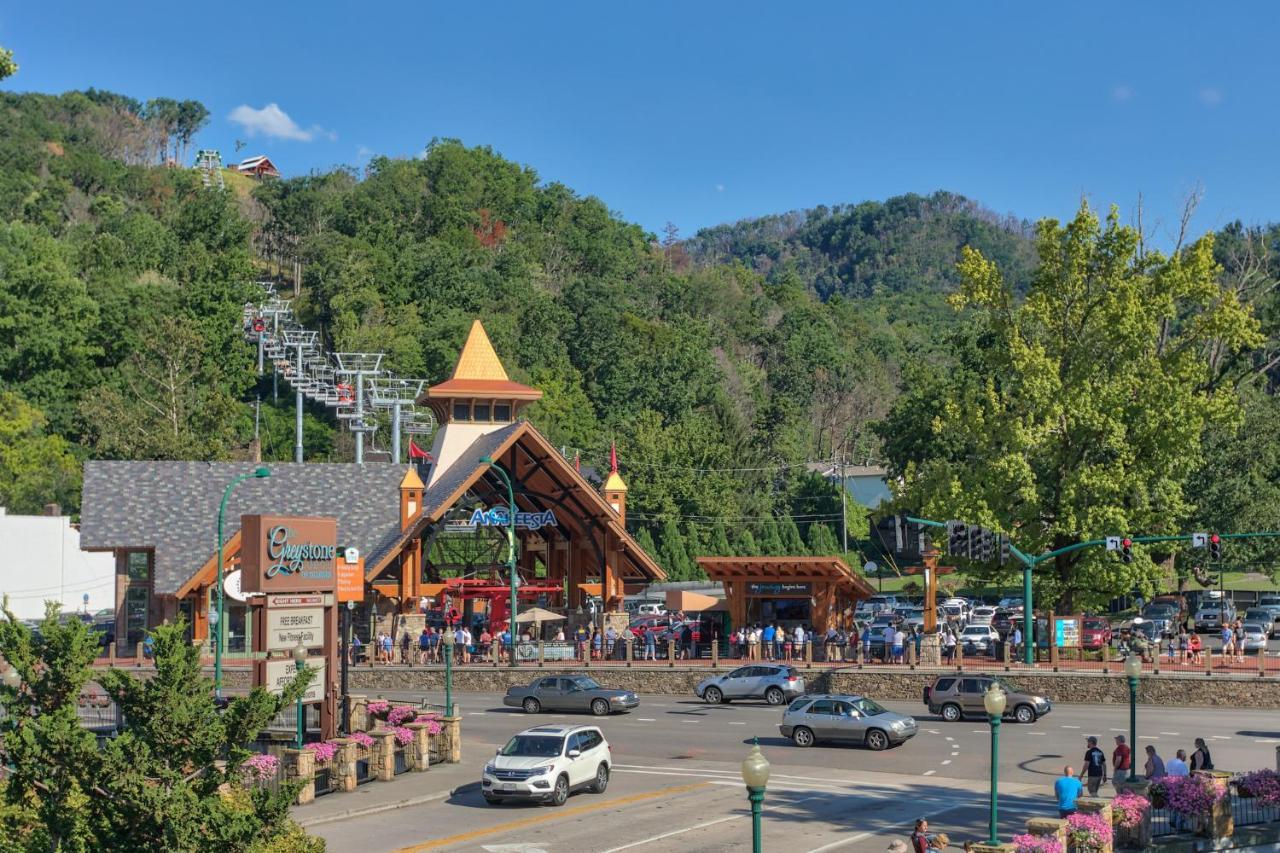 5Bd5B Escape Cabin With 2 Hottubs, Thtr &Game Rm,1Mi To The Parkway! 4Mi To Dollywood - Spring Deal พิเจนฟอร์จ ภายนอก รูปภาพ